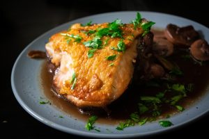 Coq au Vin: Fransa'nın Şarapla Pişen Klasiği