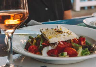 Gerçek Yunan Salatası (Horiatiki): Marulsuz Lezzet