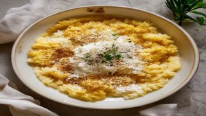 Safranlı Risotto: Milano'nun Sarı İncisi