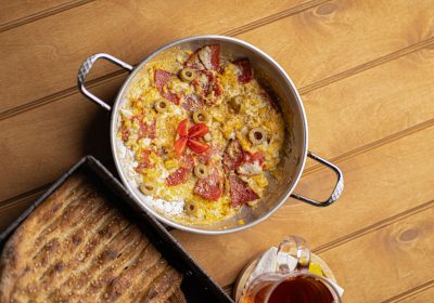 Yumurta Akı Olmadan Menemen: Ekmek Banyanlara Özel Lezzet